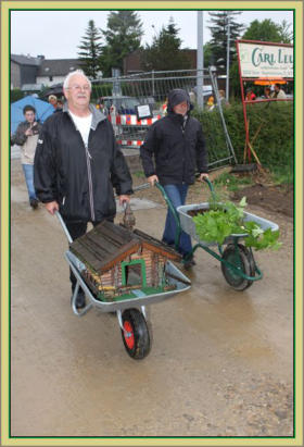 Heinz mit dem Vogelhaus